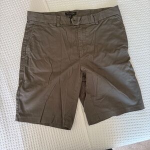 Men’s Banana Republic Aiden Short Color Green Grey Size 33